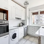 Guestready - Elegant Stay With Private Balcony