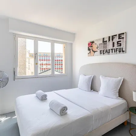 Guestready - Elegant With Private Balcony Appartamento Parigi